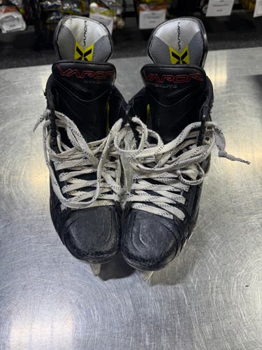 Bauer Vapor Hyperlite 2 Hockey Skates Size 5 (Used)