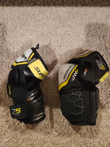 Junior Medium Bauer Supreme 2S Pro Elbow Pads (Used)