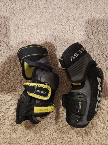 Junior Small CCM Tacks AS 580 Elbow Pads (Used)