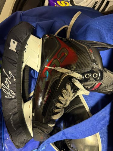 2025 CCM JetSpeed FT8 Pro Hockey Skates 9 (Used)