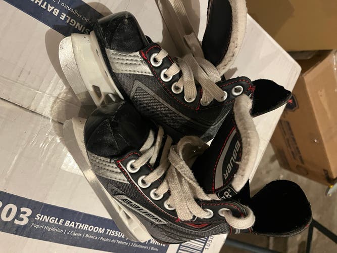 Bauer Vapor X30 Hockey Skates 8 (Used)
