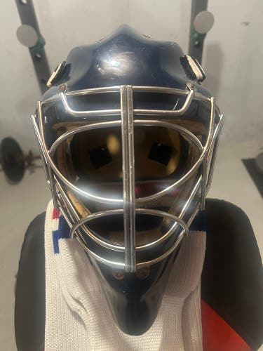 Senior Medium Vaughn Pros Choice Goalie Mask (Used)