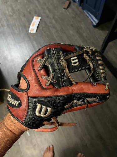 Wilson A2000 RH Infield Baseball Glove 11.5" (Used)