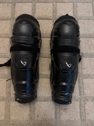 Intermediate Bauer Supreme M5 Pro 13" Shin Pads (Used)