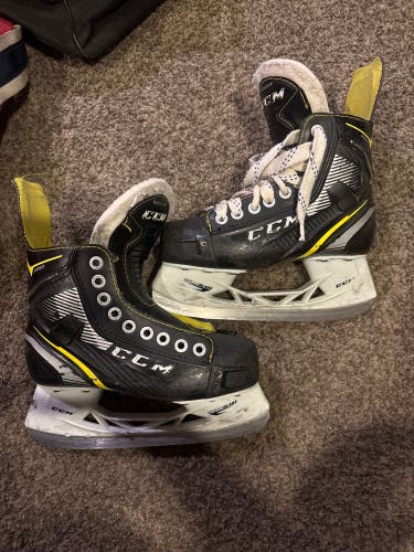 CCM Tacks 9360 Hockey Skates Regular Width Size 2 (Used)