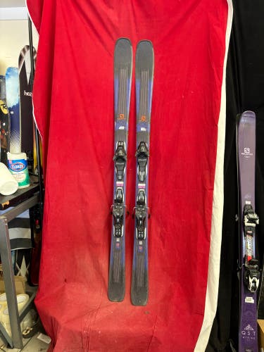 Skis: Salomon XDR 76 ST all-mountain downhill skis, 160cm
Bindings: Salomon 
Binding range: 257-380m