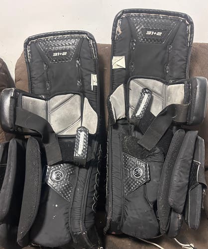 31" Vaughn Velocity V10 Goalie Leg Pads (Used)