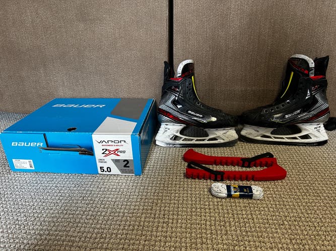Bauer Vapor 2X Pro Hockey Skates Size 5 Fit 2 (Used) w Tuuk LS5 Carbon Runners