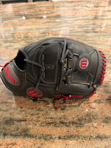 Wilson A2000 B125 RH Pitcher's Baseball Glove 12.5" (Used)