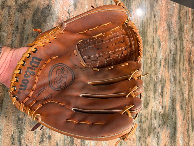 Wilson A2000 RH Outfield Baseball Glove 12.5" (Used)