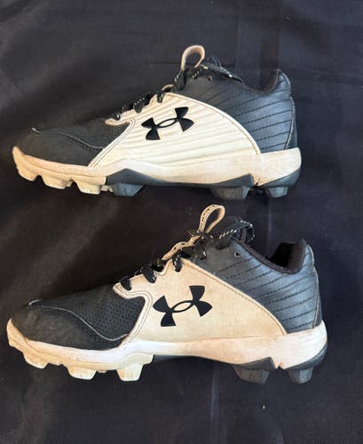 Black Kid's 1.5Y (Big Kids / Youth) Youth Under Armour Low Top Leadoff low rm (Used)