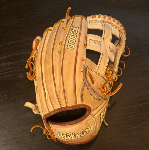 Wilson A2000 RH Outfield Baseball Glove 12.75" (Used)