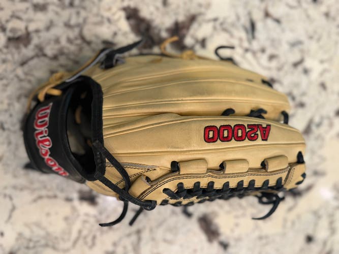 Wilson A2000 D33 RH Baseball Glove 11.75" (Used)