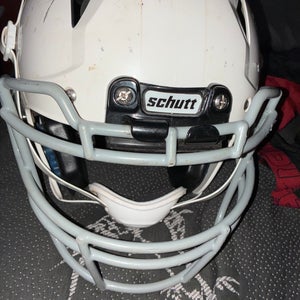 Adult Extra Large Schutt Vengeance A11 Helmet (Used)