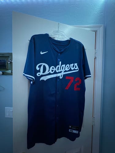 2025 Dodgers player issued ‘Hernandez’ ‘72’ Size 46 game worn jersey