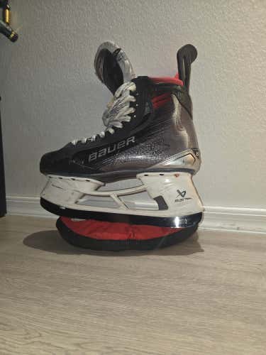 Black/Gray 2023 Bauer Vapor 5x Pro Hockey Skates Narrow Width 8.5 (Used)