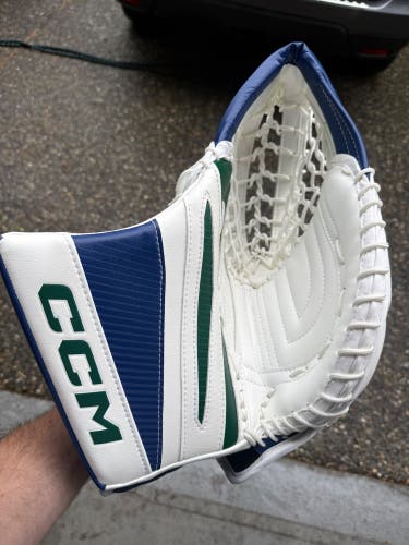 Silovs CCM EFlex 6 Pro Custom Senior Goalie Catcher – 580 – White/Navy/Green