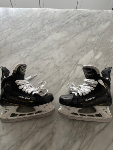 2024 Bauer Supreme M50 Pro Hockey Skates Size 5.5 (Used)