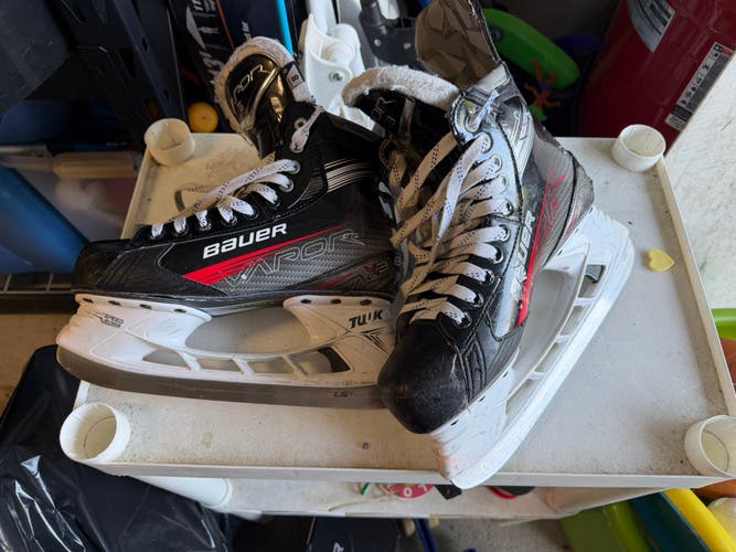 2022 Bauer Vapor X3 Hockey Skates Regular Width 8 (Used)