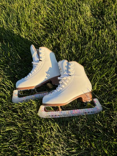 Jackson Ultima Mystique Figure Skates Junior 3 (Used)
