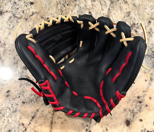 Wilson A2000 PFX2 Super Skin RHT Infield Baseball Glove 11" (Used)