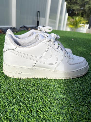 White Unisex Size M 7.0 (W 8.0) Youth Nike Air Force 1 Shoes (Used)