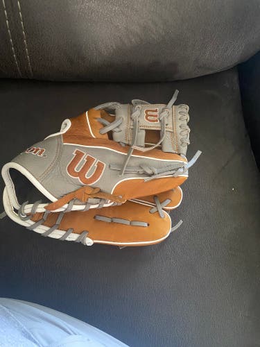 Wilson A1000 RH Infield Baseball Glove 11" (Used)