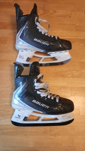 Black/White 2025 Bauer Vapor Flylite Hockey Skates Size 5.5 (Used)