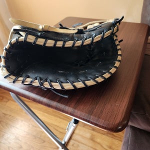 Wilson RH First Base A2000 1679 Baseball Glove 12.5" (Used)
