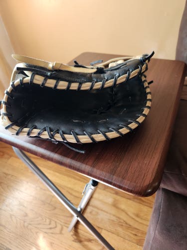 Wilson RH First Base A2000 1679 Baseball Glove 12.5" (Used)