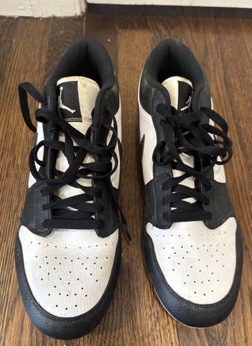 Men's Size M 13.5 (W 14.5) Jordan Low Top Molded Cleats (Used)