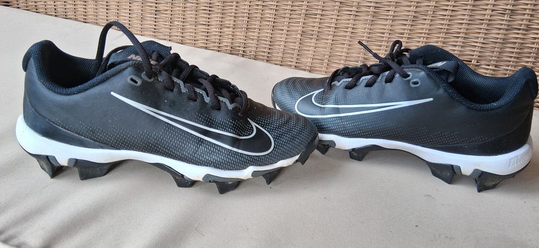 Men's 6Y (Big Kids / Youth) Nike Low Top Molded Cleats (Used)