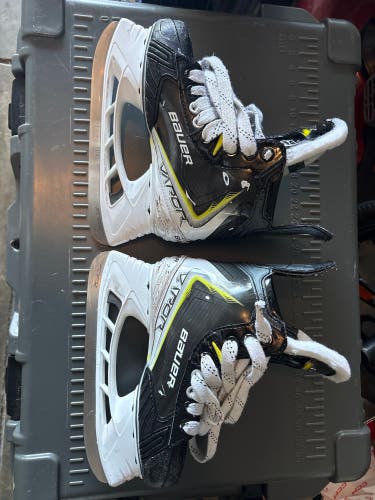 Bauer Vapor Velocity Hockey Skates Regular Width Size 2 (Used)