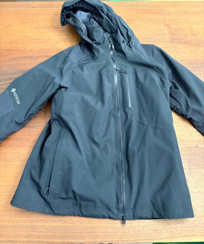 Black Women's Adult XL Burton Ak Jacket (Used)