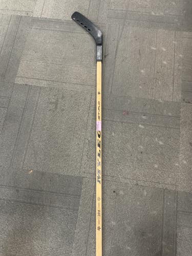 Used Mylec JET-FLO STREET HOCKEY Junior Wood Right Grip 11614-S000243151