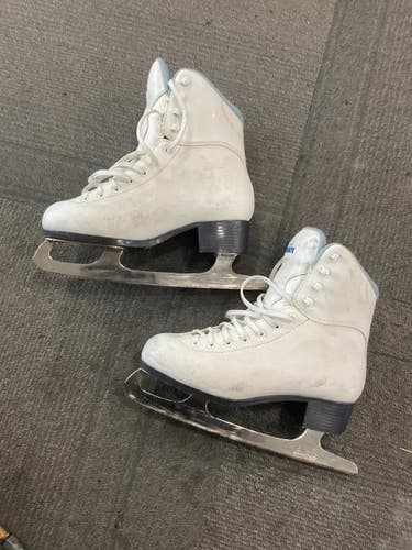 Used SOFT SKATE WomensFigure Skate White Senior 7 11614-S000243144