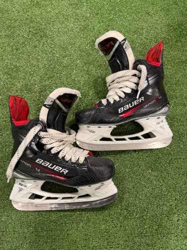 Bauer Vapor X4 Hockey Skates | Size 4 Fit 2