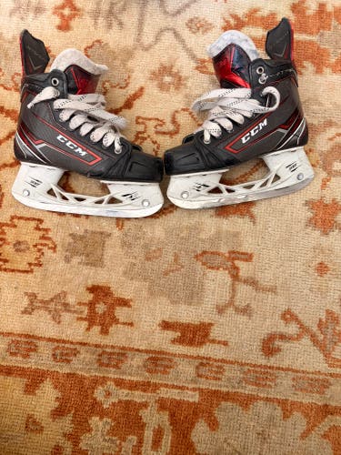 2017 CCM JetSpeed FT390 Hockey Skates Size 3.5 (Used)