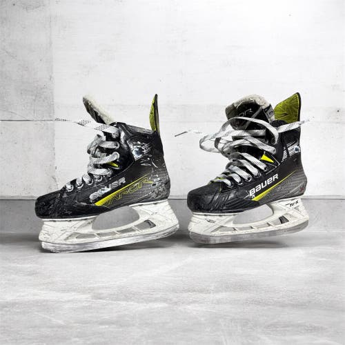 2023 Bauer Vapor X4 Hockey Skates Size 3 (Used)