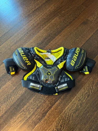 Men's Medium Youth Bauer Supreme Mach Shoulder Pads (Used)