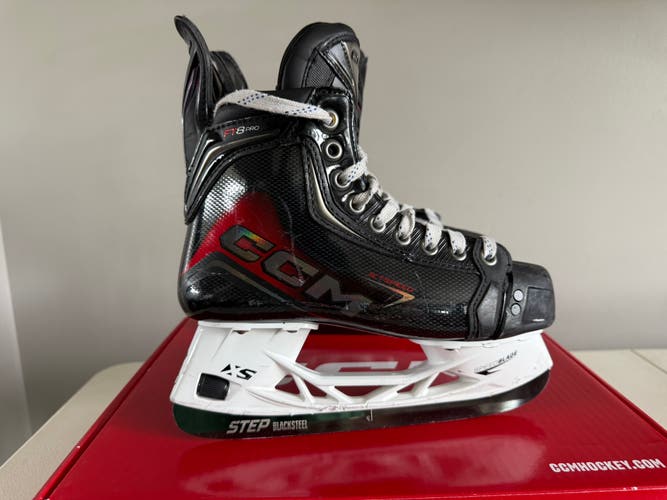 2025 CCM JetSpeed FT8 Pro Hockey Skates Size 3.5 (Used)