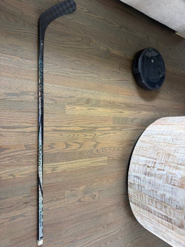 Junior Bauer Twitch Right Handed Hockey Stick P92 40 Flex Pro Stock (Used)
