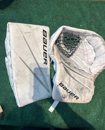 White Senior Bauer Vapor Hyperlite 2 Goalie Glove & Blocker Set Regular (Used)
