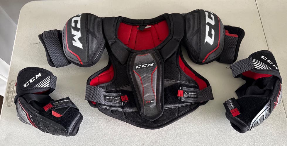 Small Junior CCM JetSpeed FT370 Shoulder Pads (Used)