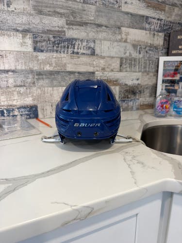Medium Bauer Re-Akt 150 Helmet (Used)
