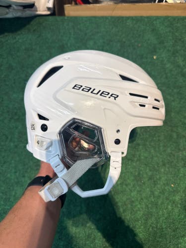 White Small Bauer Re-Akt 85 Helmet (Used)