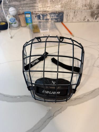 Small Bauer True Vision Full Cage (Used)
