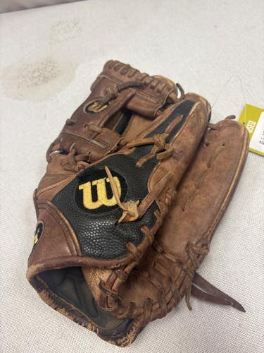 Used Wilson A2000 BB/SB Glove RH Throw Brown 11" 11490-S000277096