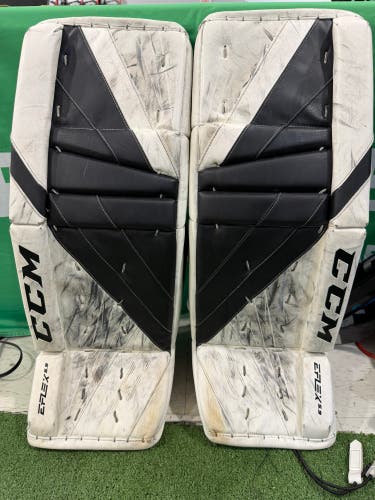 CCM Extreme Flex 5.9 Goalie Leg Pads | 31+1" Intermediate