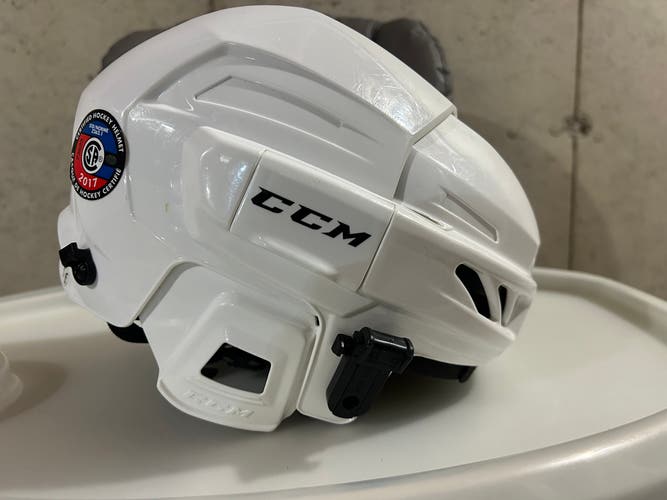Youth CCM FitLite 3DS Helmet (Used)